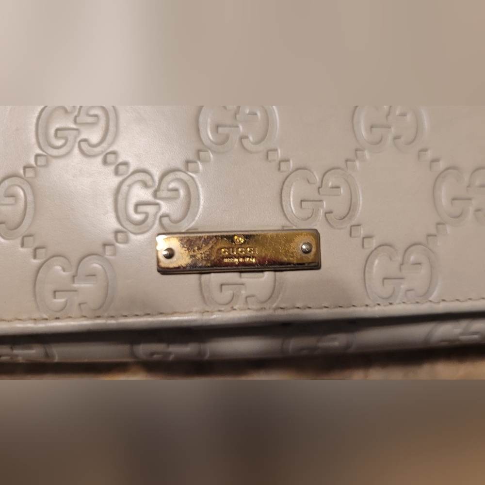Gucci Cream Leather Clutch Wallet with Gold Chain - Picture 2 of 16